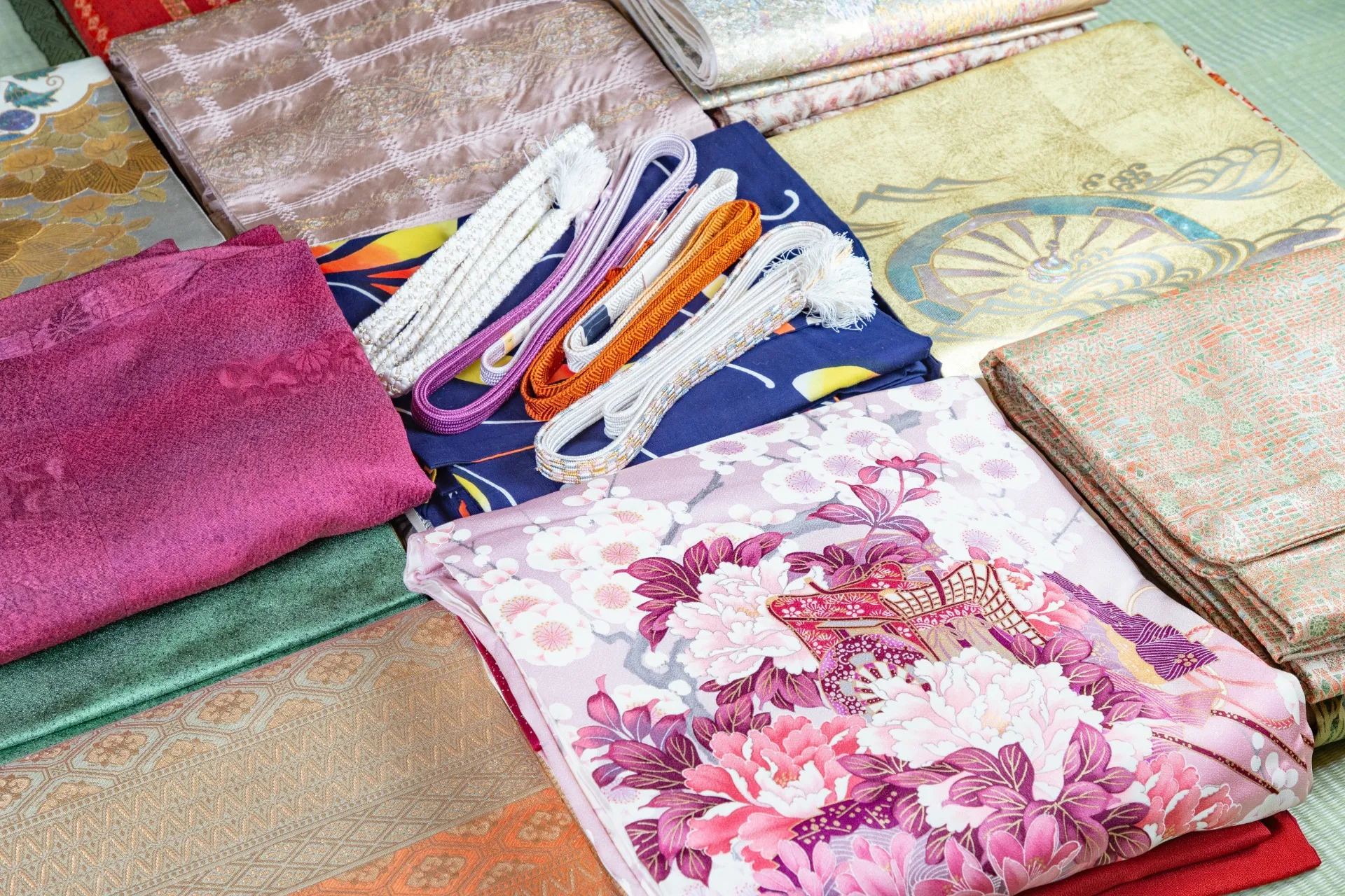 タンスに眠る、着物買取、帯、反物、和小物(草履等)ありませんか?